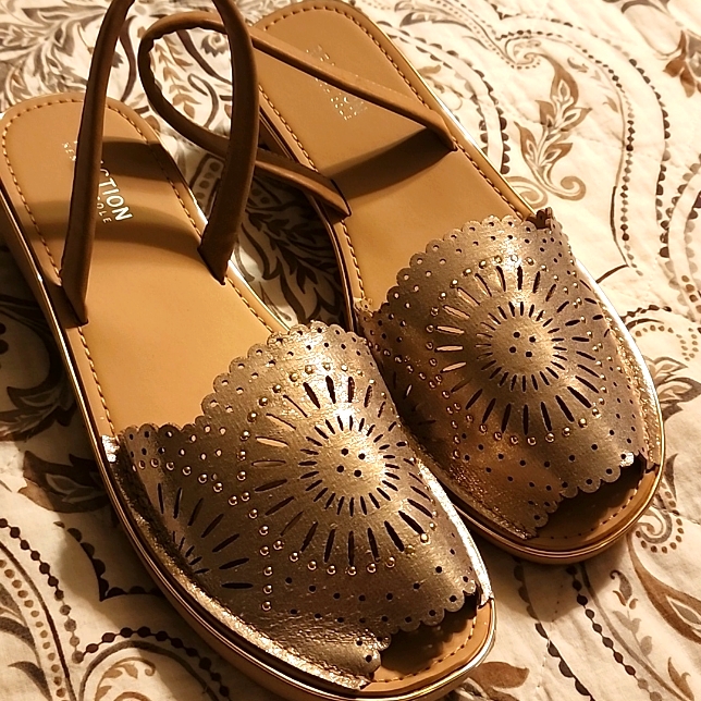 Brand New Gold Kenneth Cole Reaction Sandal